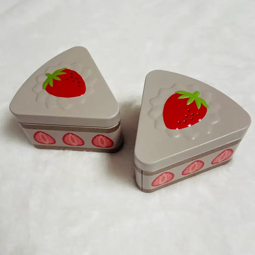 [BUNJANG] Strawberry Chocolate Cake Tin Case / 일본 딸기 초코 케이크 모양 틴케이스