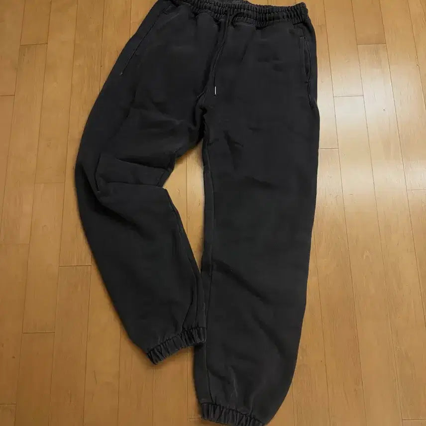 [SOLD OUT] [소버먼트] 980G 피그먼트 스웨트 팬츠 (챠콜)