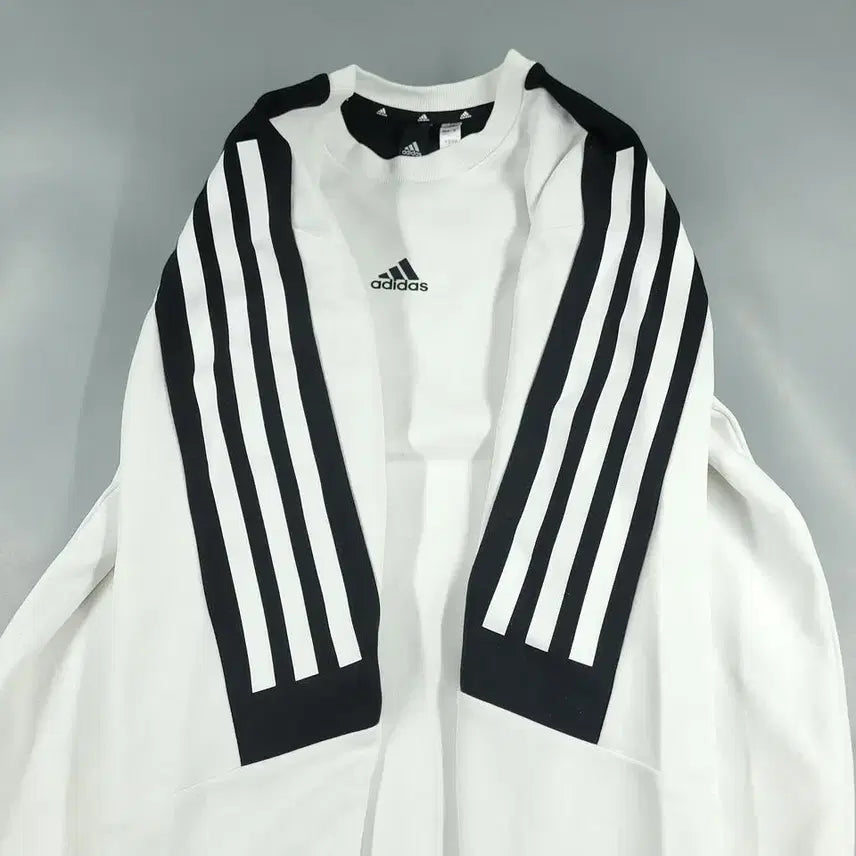 [SOLD OUT] 아디다스 화이트 블랙 배색 로고 삼선 코튼블렌드 맨투맨 티셔츠 M