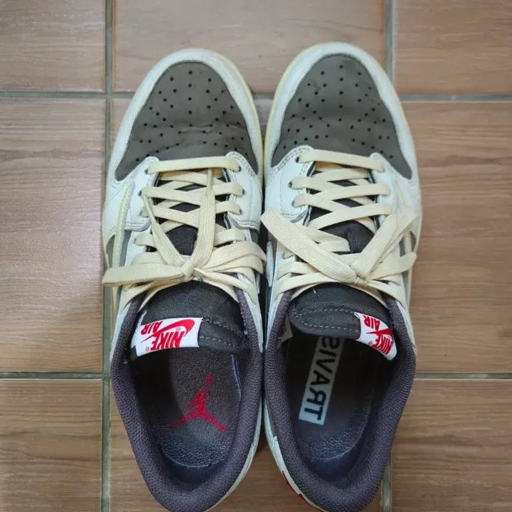 [BUNJANG] Nike Travis Scott Jordan 1 Low OG Sneakers / [265] 나이키 조던1 로우 OG 트래비스 스캇 세일 앤 리저록
