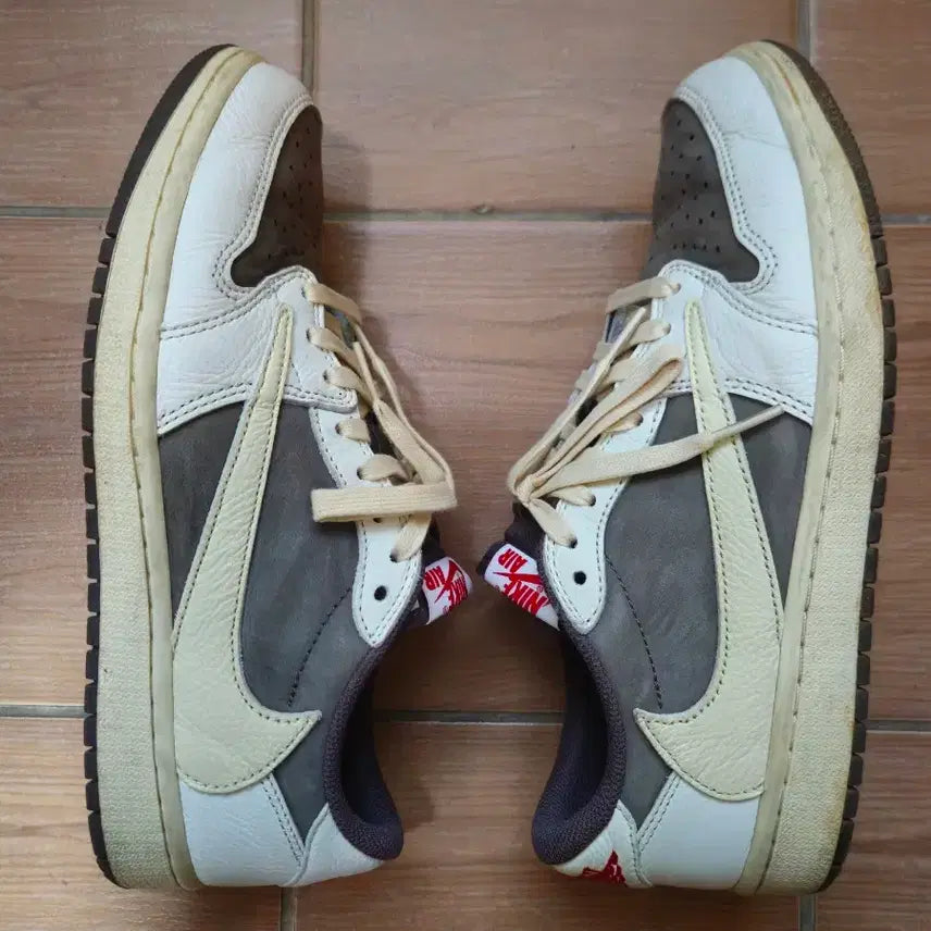 [BUNJANG] Nike Travis Scott Jordan 1 Low OG Sneakers / [265] 나이키 조던1 로우 OG 트래비스 스캇 세일 앤 리저록