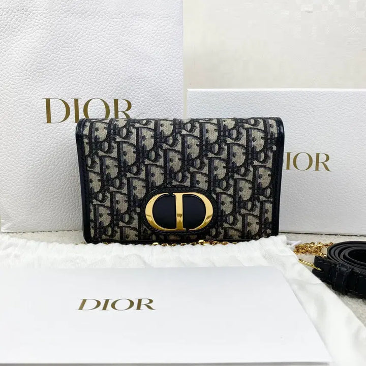 [BUNJANG] Dior Montaigne Shoulder Bag 2-in-1 Pouch / 디올 숄더백 몽테인 투인원 파우치