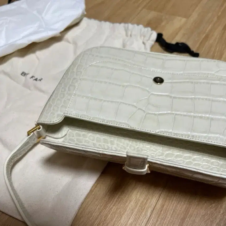 [BUNJANG] BY FAR Miranda Shoulder Bag CE / 바이파(BY FAR) 여성 미란다 숄더백 19FWMDASCEDMED CE