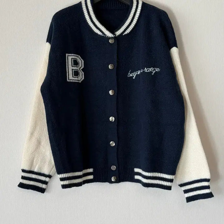 [BUNJANG] Unbranded Navy Color Block Knit Jumper / 새제품  니트 네이비 배색 점퍼  프리사이즈