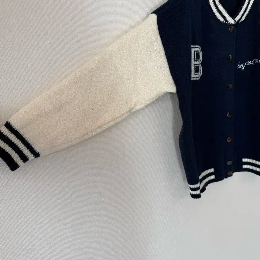 [BUNJANG] Unbranded Navy Color Block Knit Jumper / 새제품  니트 네이비 배색 점퍼  프리사이즈