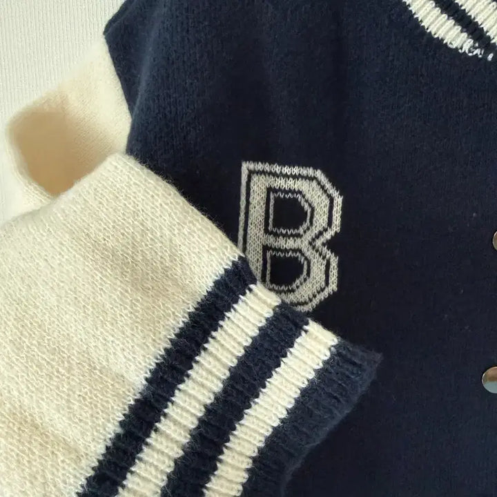 [BUNJANG] Unbranded Navy Color Block Knit Jumper / 새제품  니트 네이비 배색 점퍼  프리사이즈