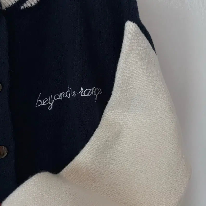 [BUNJANG] Unbranded Navy Color Block Knit Jumper / 새제품  니트 네이비 배색 점퍼  프리사이즈
