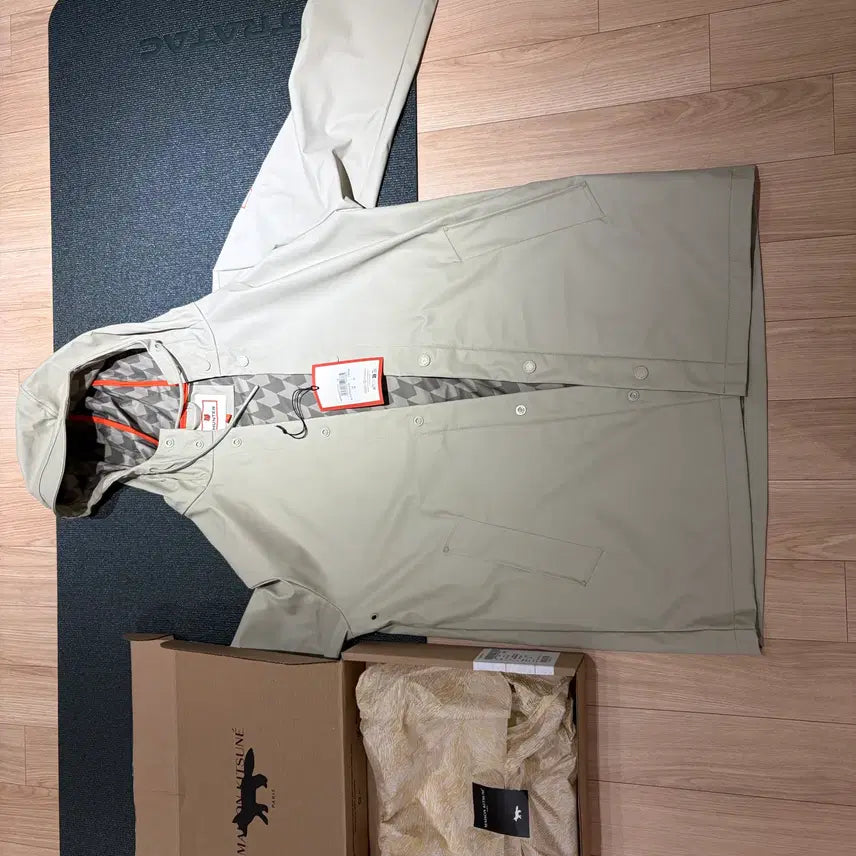 [BUNJANG] Maison Kitsune Hunter Rain Hooded Jacket / 메종키츠네x헌터 레인후드자켓