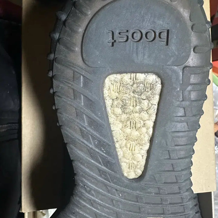 [BUNJANG] Adidas Yeezy Boost 350 V2 Oreo Sneakers / 이지부스트 350 v2 / 오레오 / Uk8