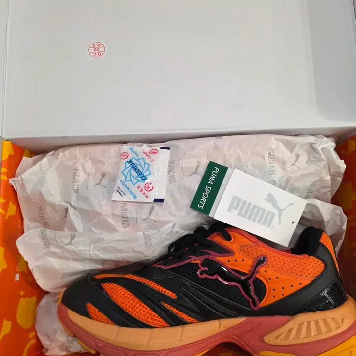 [BUNJANG] Pleasures x Puma Velophasis Re-Lace Red Orange Sneakers / 플레저스 x 푸마 벨로파시스 레이얼스 레드 오렌지 275