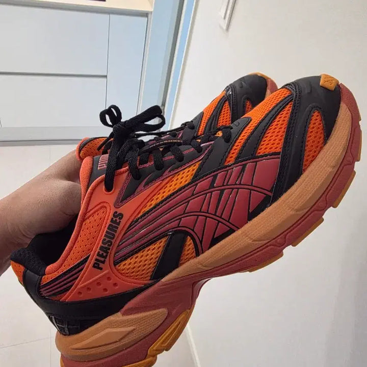 [BUNJANG] Pleasures x Puma Velophasis Re-Lace Red Orange Sneakers / 플레저스 x 푸마 벨로파시스 레이얼스 레드 오렌지 275