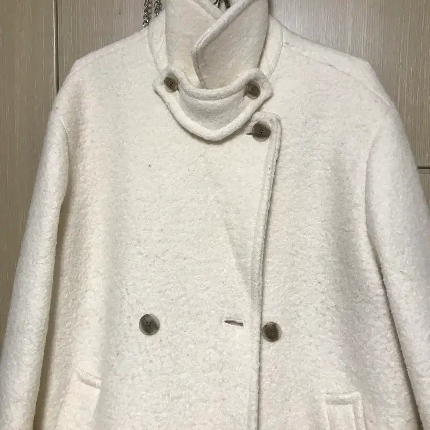 [BUNJANG] Giordano Boucle Coat / 지오다노 화이트 부클 코트