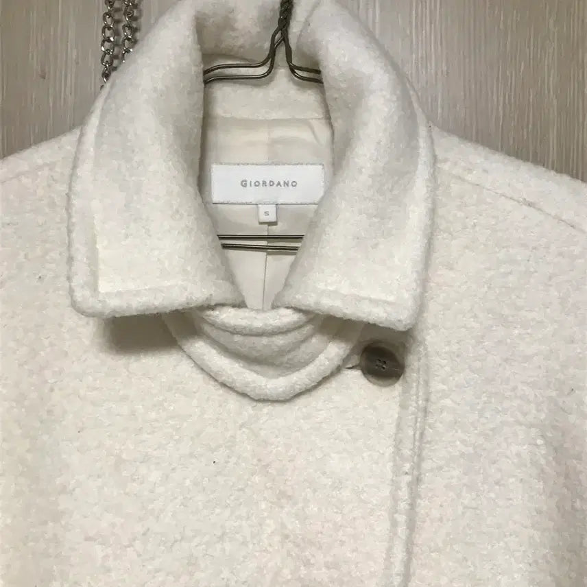 [BUNJANG] Giordano Boucle Coat / 지오다노 화이트 부클 코트