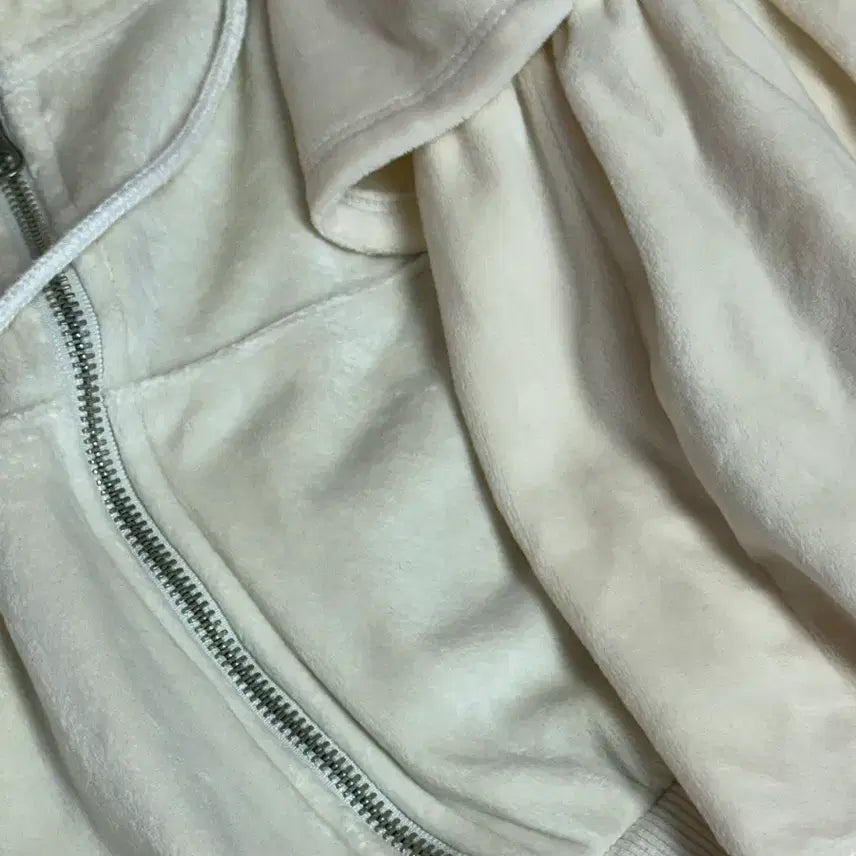 [BUNJANG] Mayyun 2023 Microfiber Cream Crop Hoodie + Ruffle Skirt / 23년 메이윤 극세사 크림 크롭후집+캉캉스커트 판매