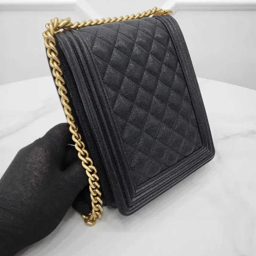 [BUNJANG] Chanel Boy Chanel Flap Bag AS0130 / 샤넬 캐비어 보이샤넬 플랩 금장 체인숄더백 AS0130