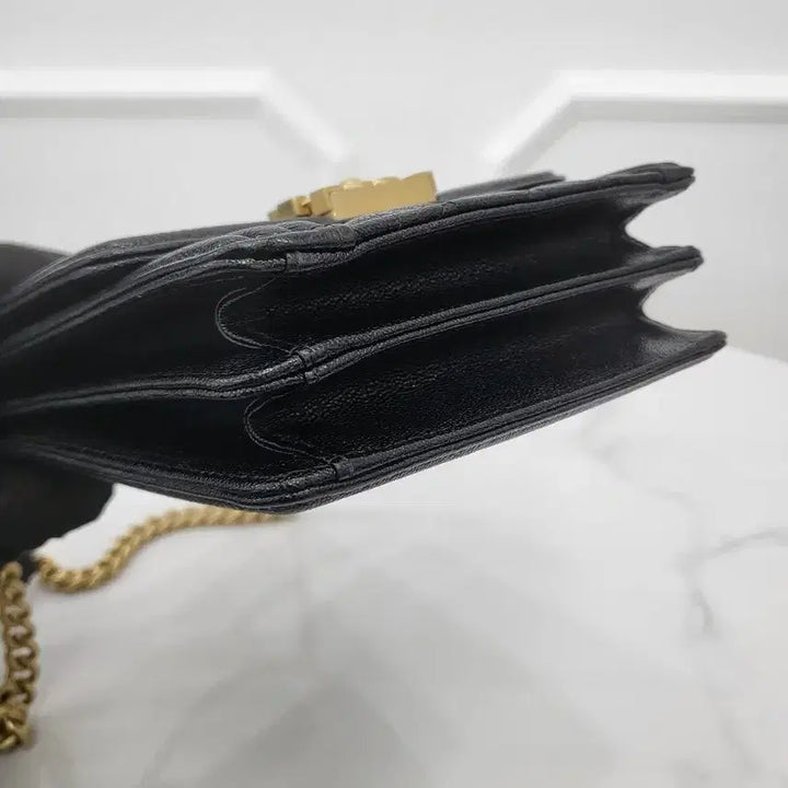 [BUNJANG] Chanel Boy Chanel Flap Bag AS0130 / 샤넬 캐비어 보이샤넬 플랩 금장 체인숄더백 AS0130