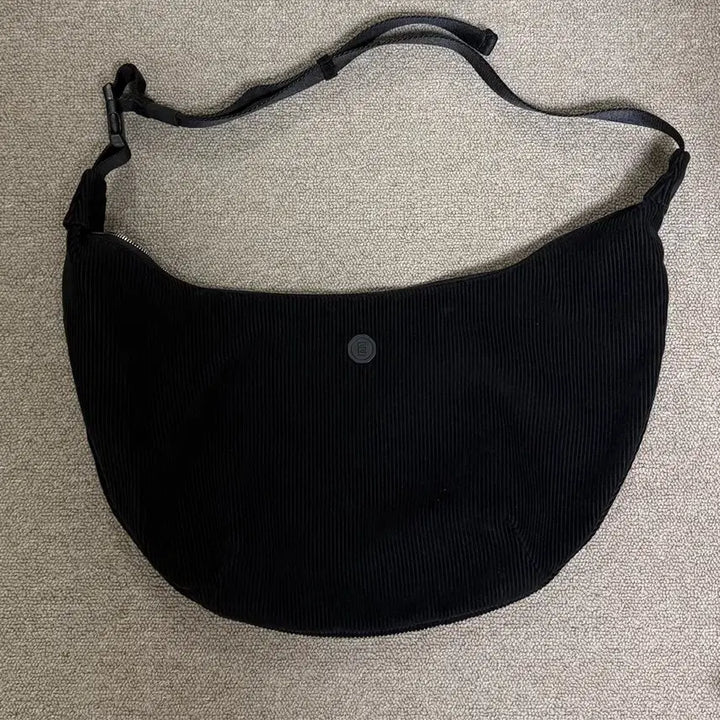 [BUNJANG] Minitmute Clo Waist Large Suede Crossbody Bag / 미닛뮤트 클로 웨이스트 라지 스웨이드 블랙