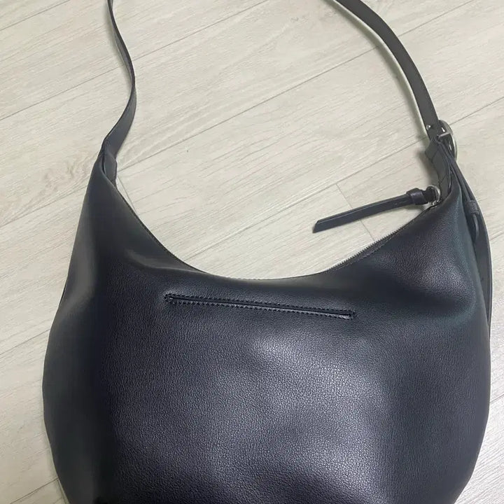 [BUNJANG] Oryany Leather Half Moon Crossbody Bag / 새상품] 오야니 가죽 하프문백 여성크로스백