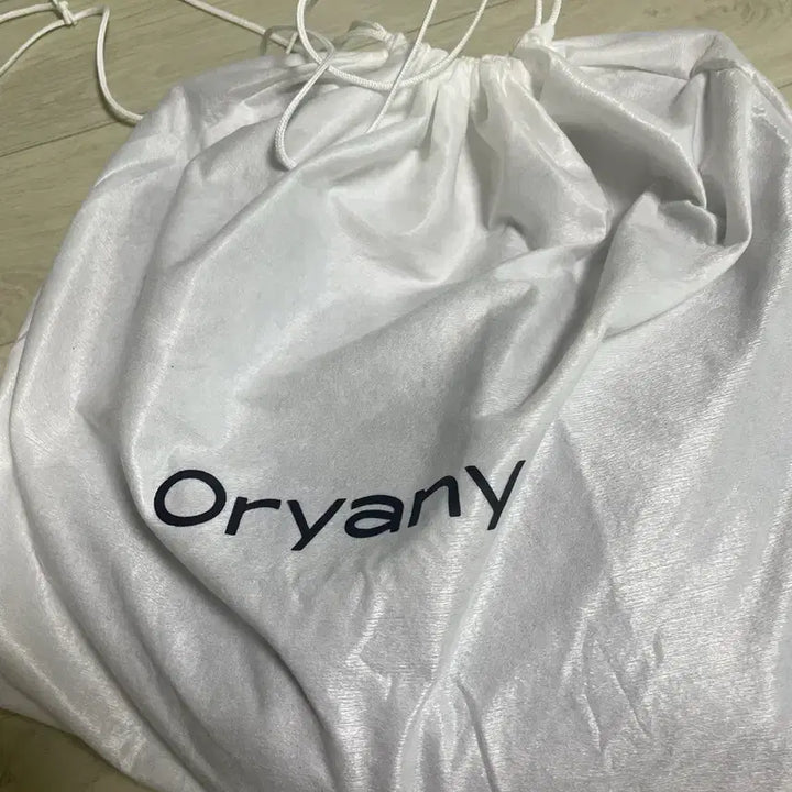 [BUNJANG] Oryany Leather Half Moon Crossbody Bag / 새상품] 오야니 가죽 하프문백 여성크로스백