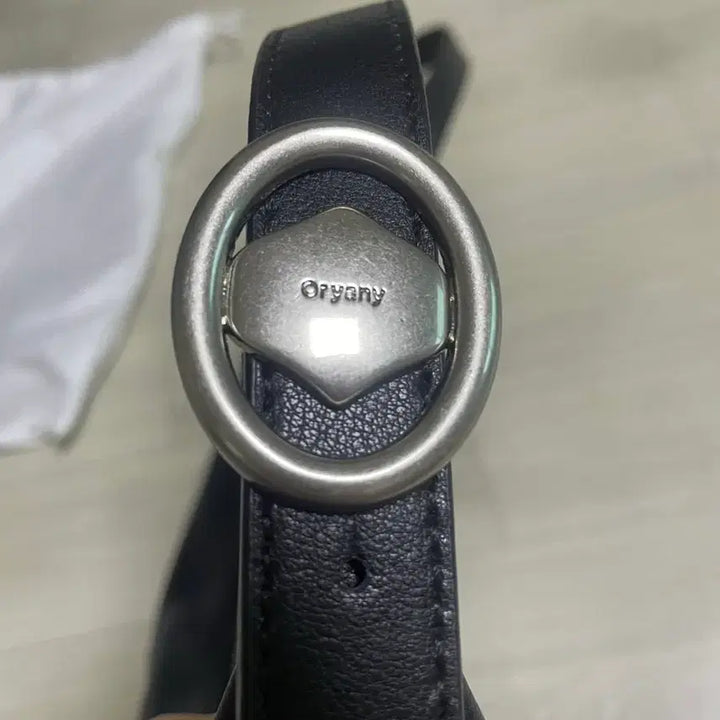 [BUNJANG] Oryany Leather Half Moon Crossbody Bag / 새상품] 오야니 가죽 하프문백 여성크로스백