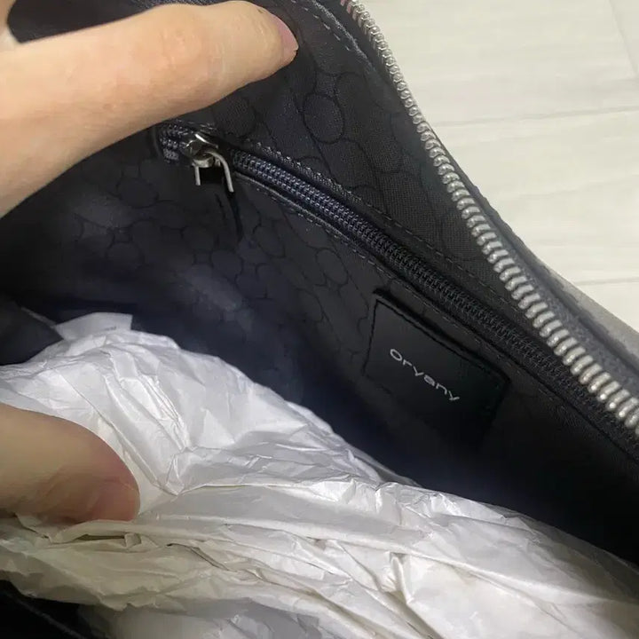 [BUNJANG] Oryany Leather Half Moon Crossbody Bag / 새상품] 오야니 가죽 하프문백 여성크로스백