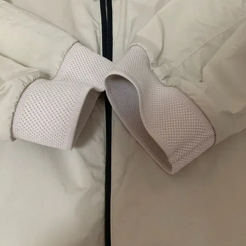 [BUNJANG] Discovery Ivory Windbreaker Jacket / L 디스커버리 바람막이 아이보리 봄 자켓