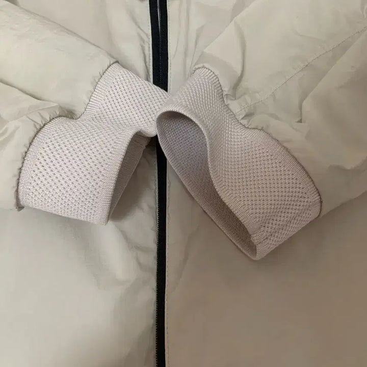 [BUNJANG] Discovery Ivory Windbreaker Jacket / L 디스커버리 바람막이 아이보리 봄 자켓