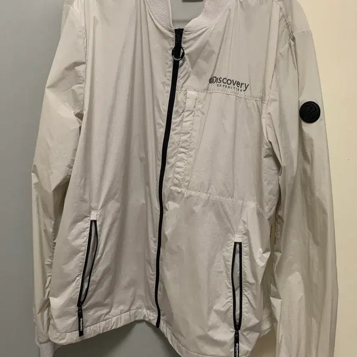[BUNJANG] Discovery Ivory Windbreaker Jacket / L 디스커버리 바람막이 아이보리 봄 자켓