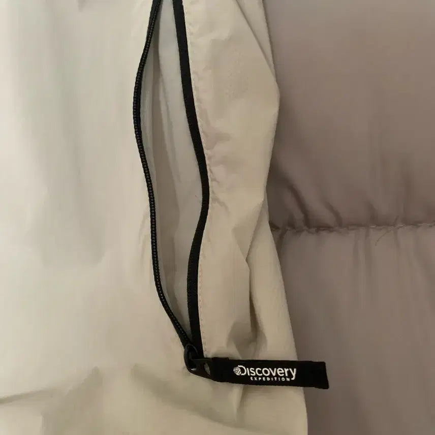 [BUNJANG] Discovery Ivory Windbreaker Jacket / L 디스커버리 바람막이 아이보리 봄 자켓