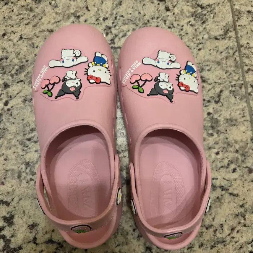 [BUNJANG] Zara Hello Kitty Crocs Sandals / 자라x헬로키티 크록스 샌들