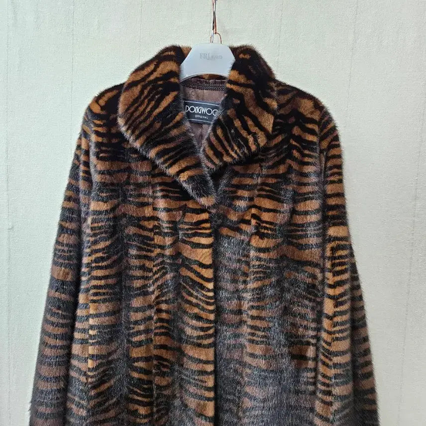 [BUNJANG] Dongwoo Fur Zebra Mink Coat / 동우모피  사가밍크 지브라 통밍크코트  55~77초