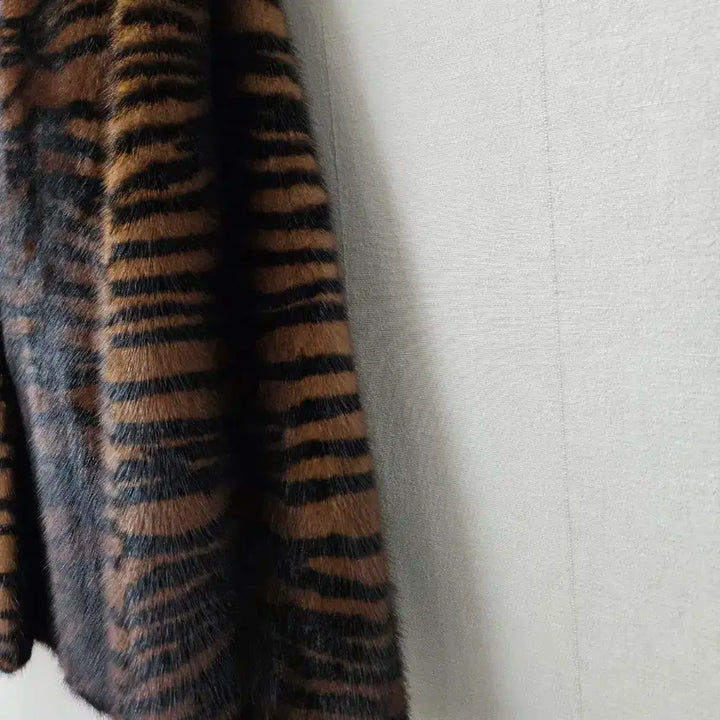 [BUNJANG] Dongwoo Fur Zebra Mink Coat / 동우모피  사가밍크 지브라 통밍크코트  55~77초