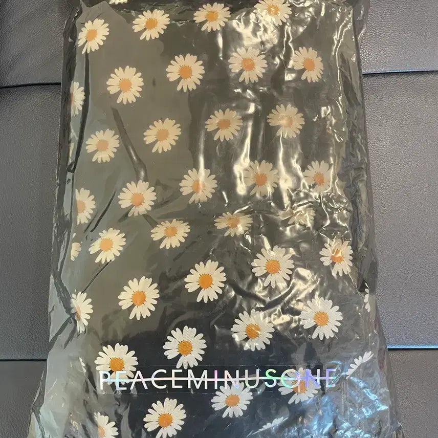 [BUNJANG] PEACEMINUSONE Daisy Muffler / 피스마이너스원 데이지 머플러 새제품 판매해요