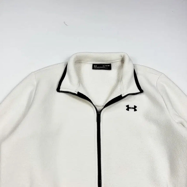 [BUNJANG] Under Armour Logo Loose White Fleece Jacket (XL) / 언더아머 로고 루즈 화이트 후리스 자켓 (XL)