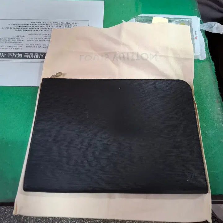 [BUNJANG] Louis Vuitton Epi Clutch Black GM Size / 루이비통 에피 클러치 블랙 gm 사이즈