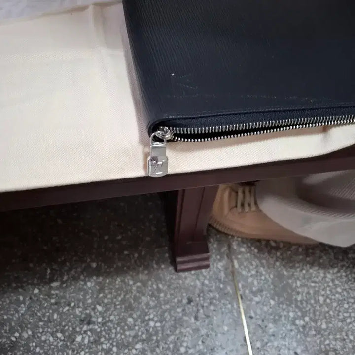 [BUNJANG] Louis Vuitton Epi Clutch Black GM Size / 루이비통 에피 클러치 블랙 gm 사이즈