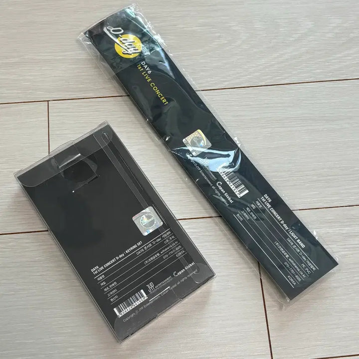 [BUNJANG] DAY6 The Day First Solo Concert Light Stick Keyring Bundle Set / 일괄 데이식스 더데이 피크 키링 야광봉 첫 단독 콘서트