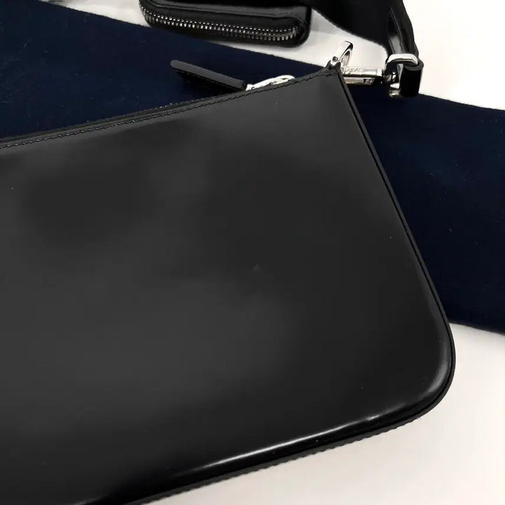 [BUNJANG] Prada Brushed Triangle Logo Crossbody Bag (2VH129) / [정품] 프라다 브러시드 삼각로고 크로스백 블랙 (2VH129)