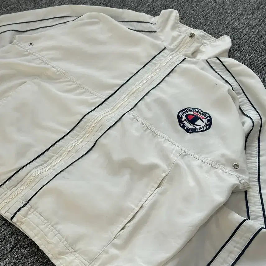 [BUNJANG] Champion Old School Ivory Windbreaker Jacket / 챔피온 올드스쿨 아이보리 바람막이 자켓