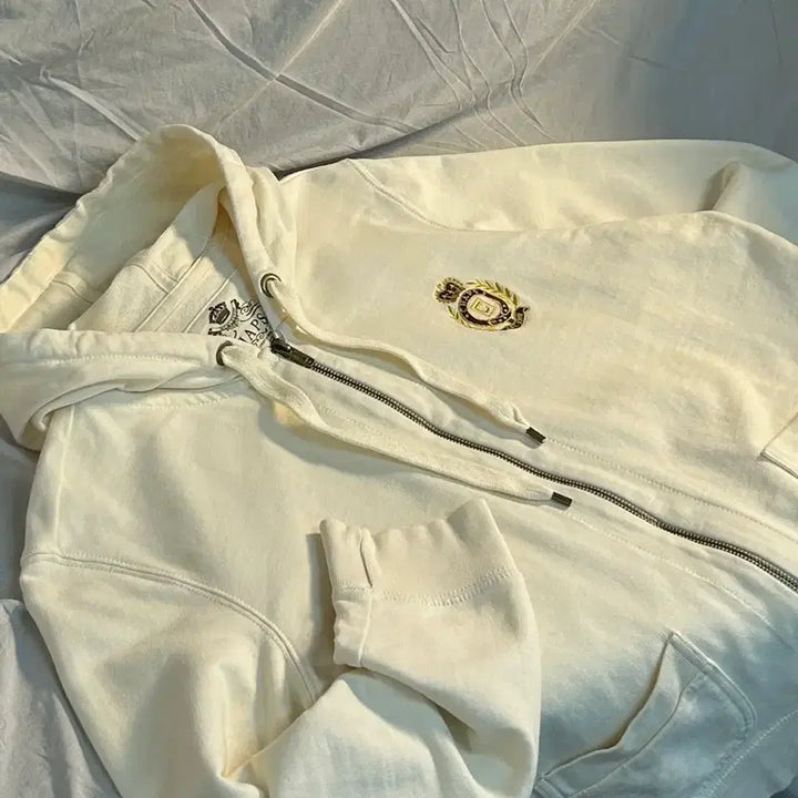 [BUNJANG] Chaps Embroidered Logo Beige Hoodie Zip-up / 챕스 자수로고 베이지 후드집업