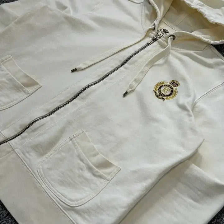 [BUNJANG] Chaps Embroidered Logo Beige Hoodie Zip-up / 챕스 자수로고 베이지 후드집업