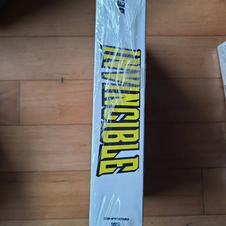 [BUNJANG] Invincible Compendium One / 인빈시블 컴펜디움 1 (Invincible Compendium One)