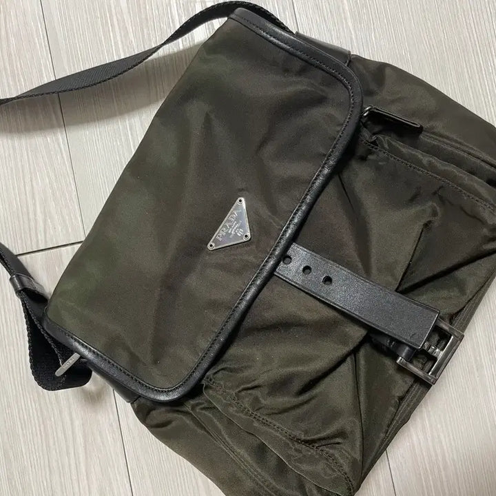 [BUNJANG] Prada Khaki Crossbody Bag / 프라다 크로스백 카키