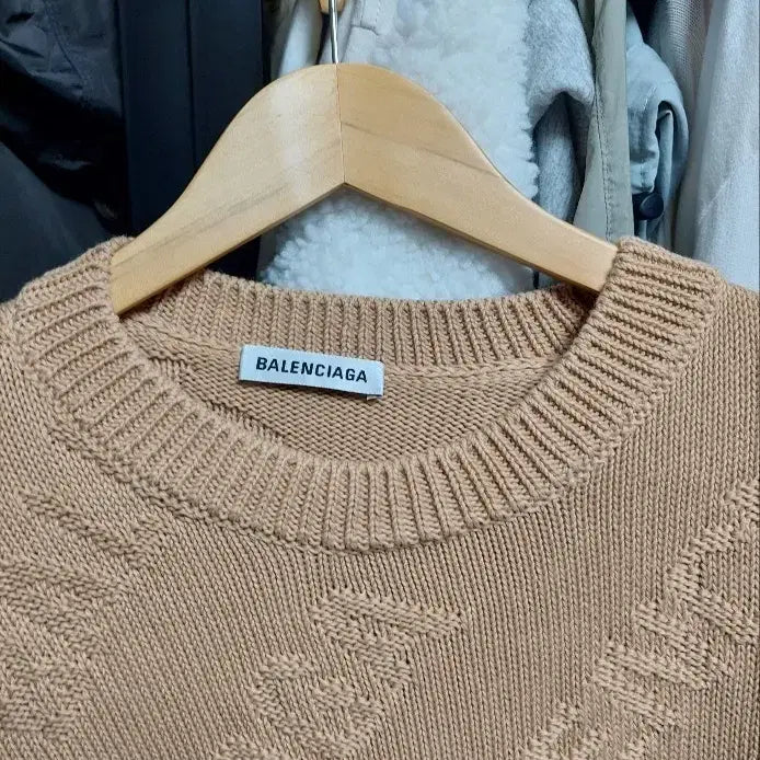 [BUNJANG] Balenciaga All Over Logo Oversized Knit / 발렌시아가 올오버 로고 오버사이즈 딥베이지 니트 m 백화점판