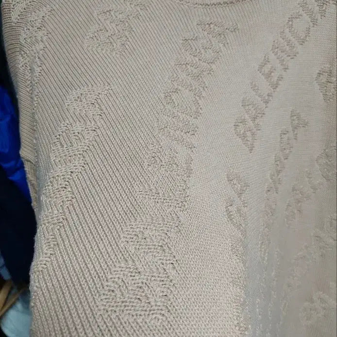 [BUNJANG] Balenciaga All Over Logo Oversized Knit / 발렌시아가 올오버 로고 오버사이즈 딥베이지 니트 m 백화점판