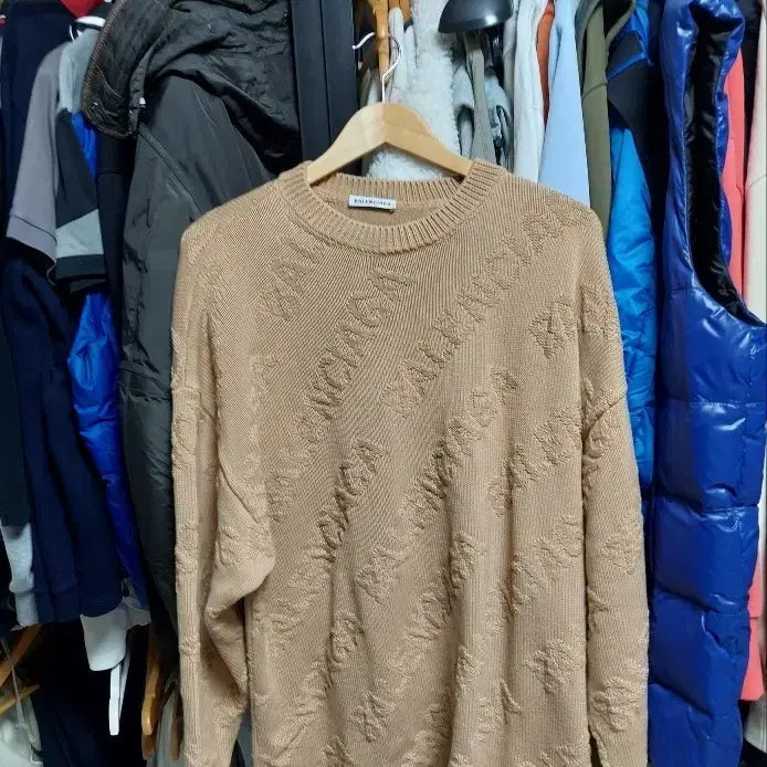 [BUNJANG] Balenciaga All Over Logo Oversized Knit / 발렌시아가 올오버 로고 오버사이즈 딥베이지 니트 m 백화점판