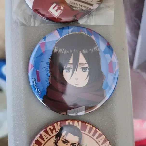 [BUNJANG] Attack on Titan Eren, Mikasa Bundle Set Can Badges / 진격의거인 에렌 미카사 캔뱃지 일괄