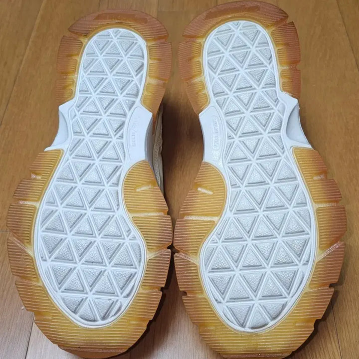 [BUNJANG] Discovery Ugly Sneakers Ivory (245mm) / 디스커버리 어글리 운동화 아이보리(245mm)