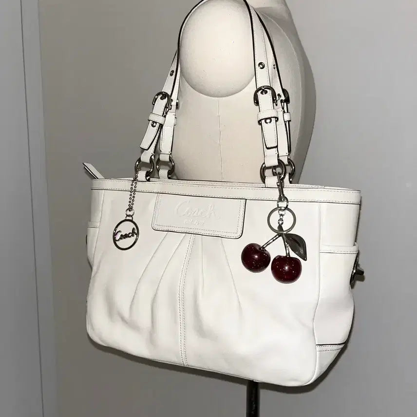 [BUNJANG] Coach Basic Shoulder Bag / Coach white basic shoulder bag