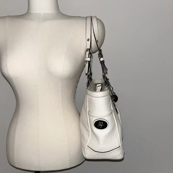 [BUNJANG] Coach Basic Shoulder Bag / Coach white basic shoulder bag